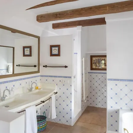 Apartamento With 8 Bedrooms In