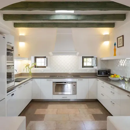 Apartman With 8 Bedrooms In